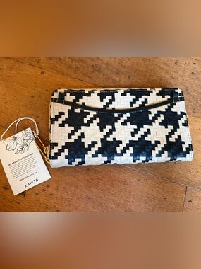 Sseko Black & White Woven Zip Wristlet Wallet